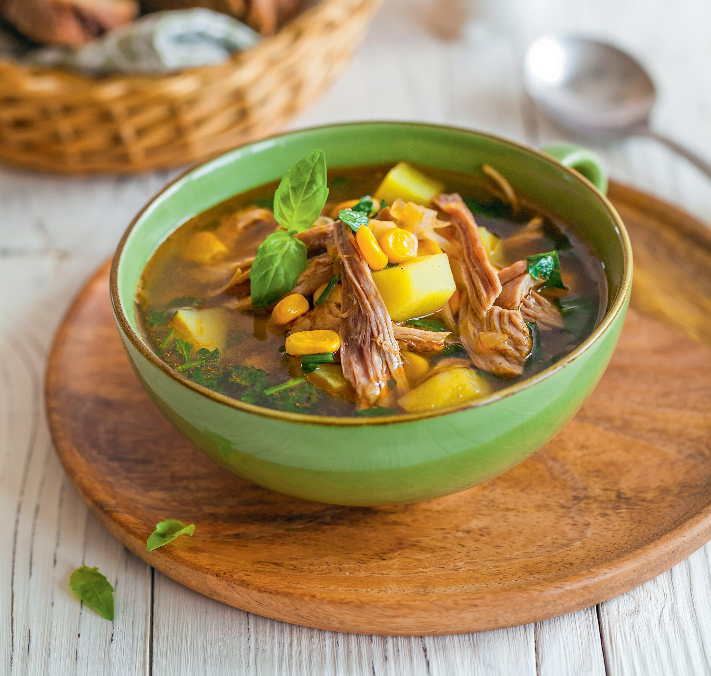 Снятие денег с кредитной карты в банкомате Сбербанка: что нужно знать перед поездкой?